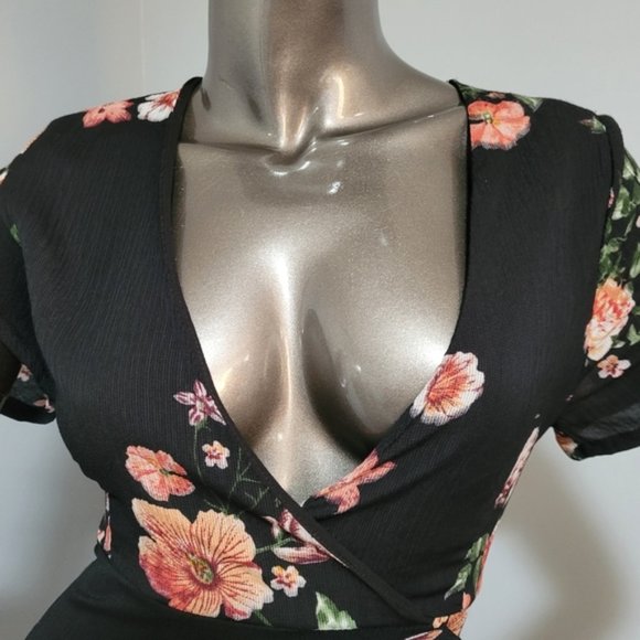 Haute Rogue Black Floral Mini Wrap summer dress Sz S/M 😎 - Picture 4 of 14
